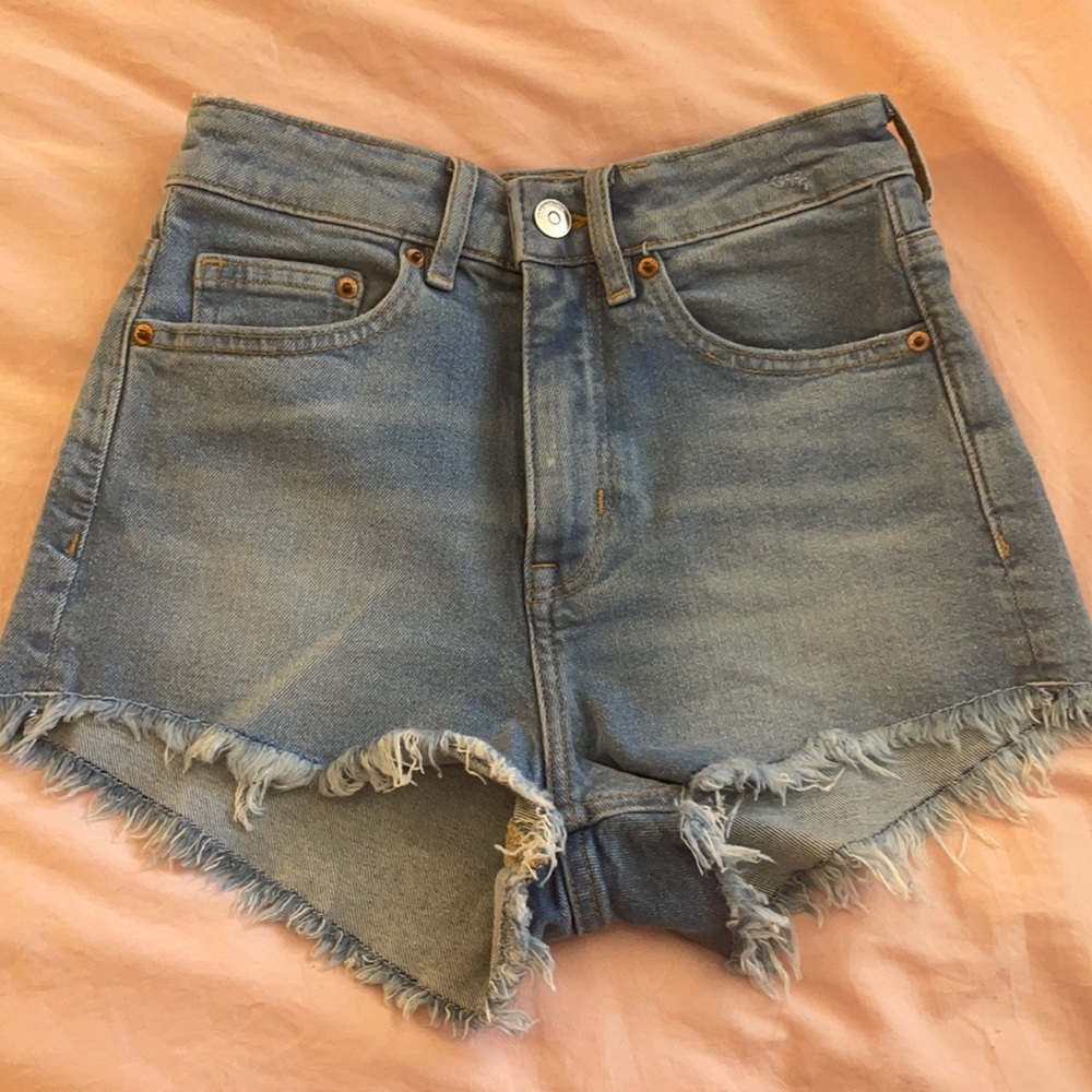 plain light wash denim shorts size 2
